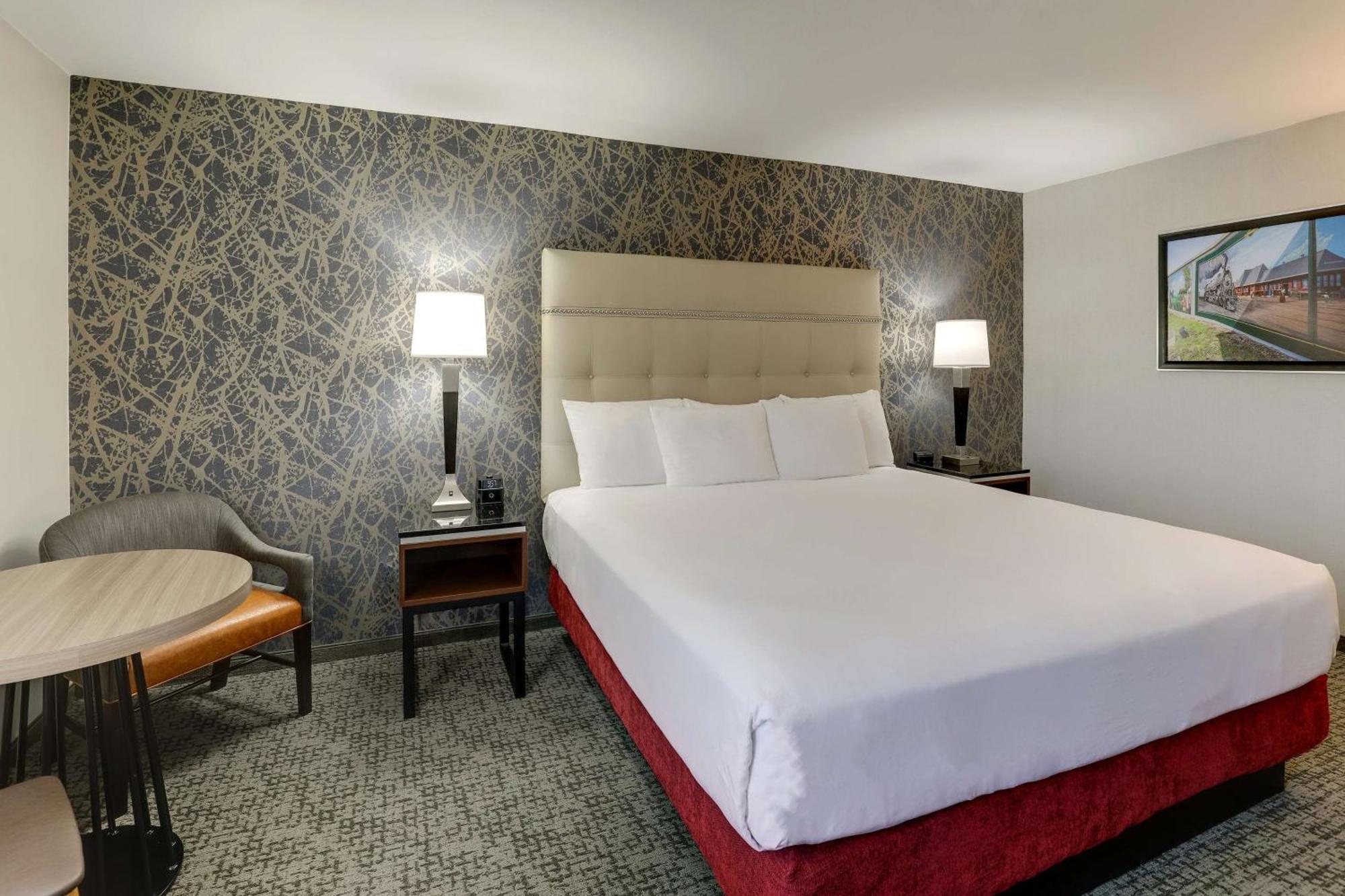 Drury Hotel 3*