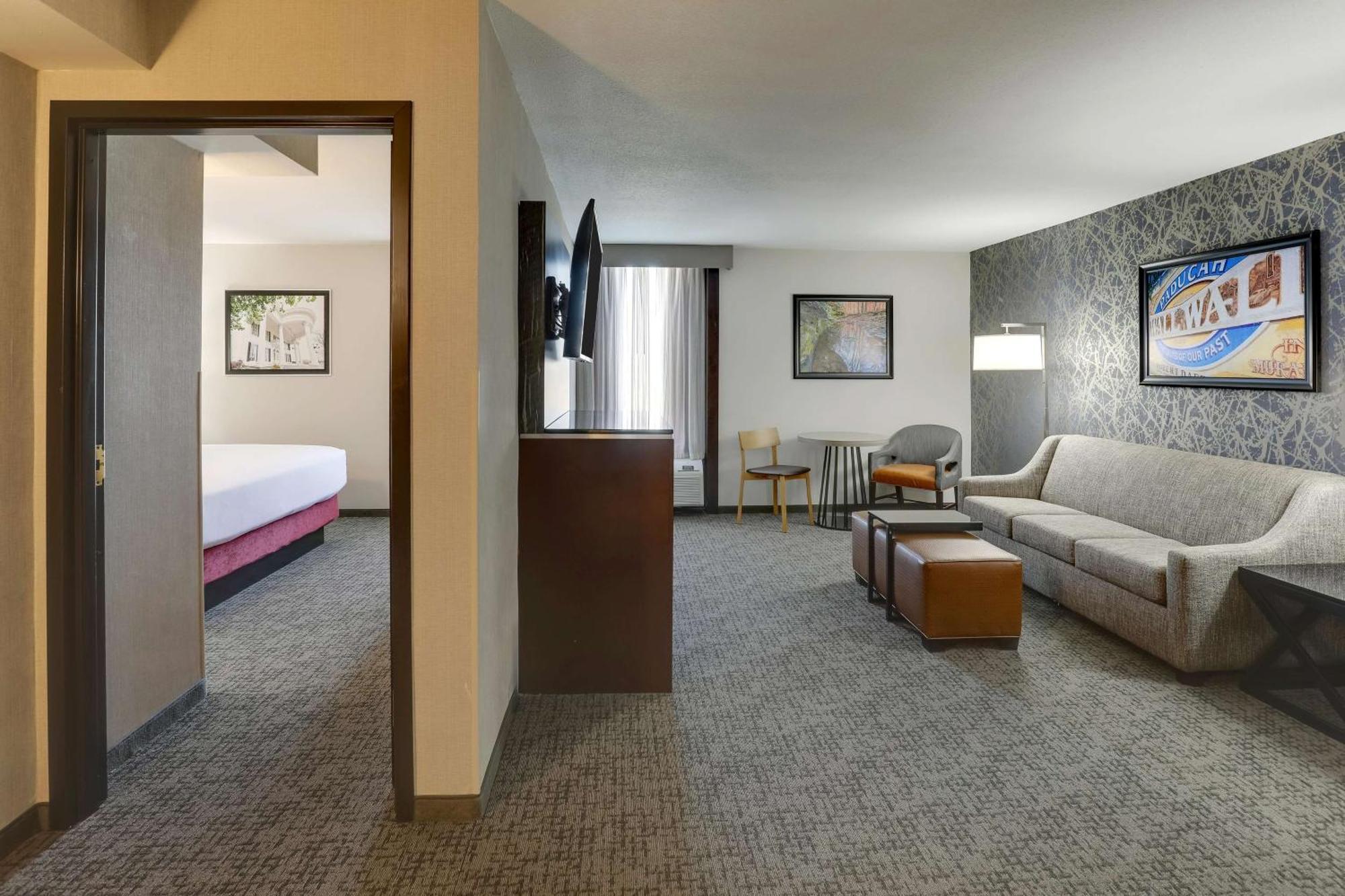 Drury Hotel 3*