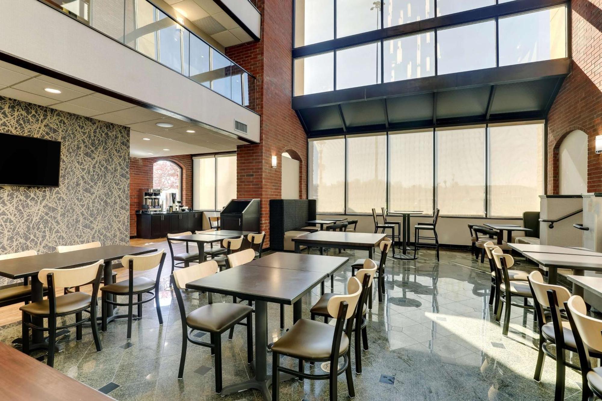 Drury Hotel 3*